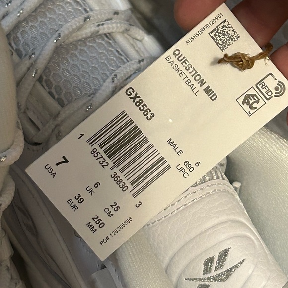 NWT/NIB Rbk Question mid - Picture 3 of 13